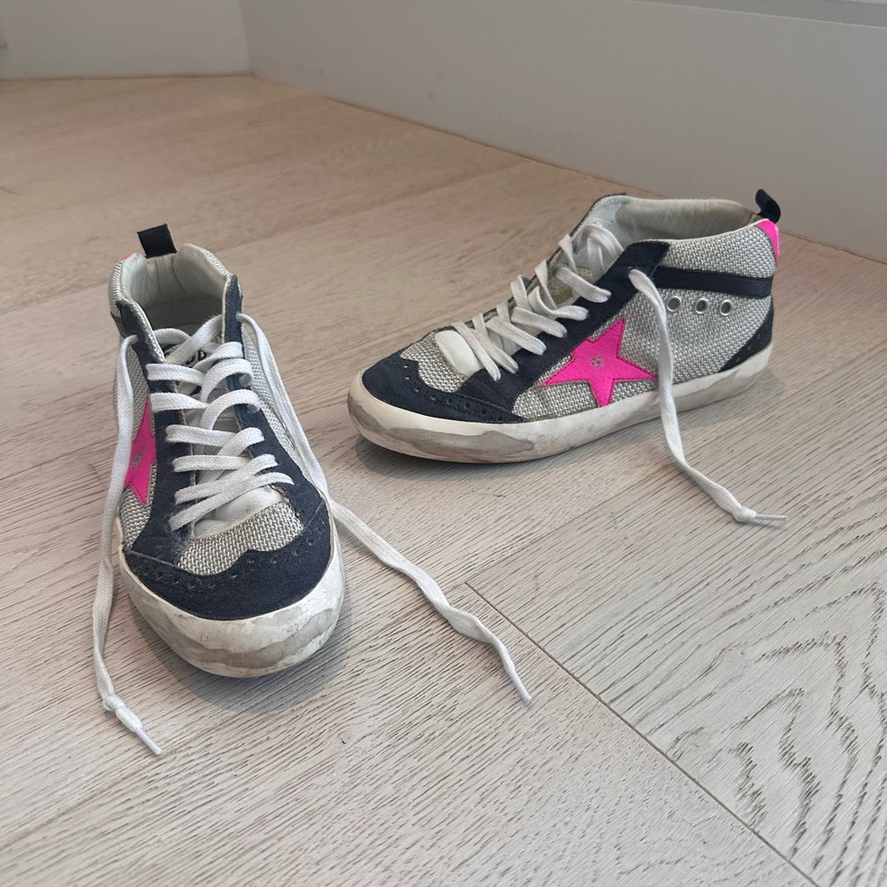 Golden Goose Mid Star Sneakers Grey with Hot Pink Star